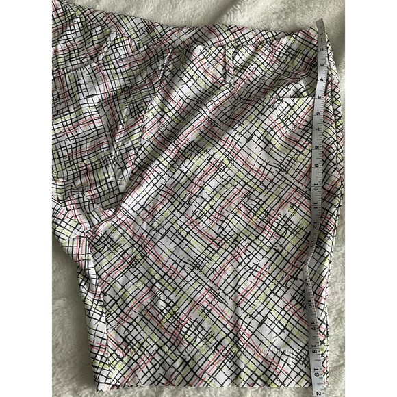 Page& Tuttle Women’s Bermuda/Golf Shorts White With Mixed Colors, Size 16. - Picture 4 of 7
